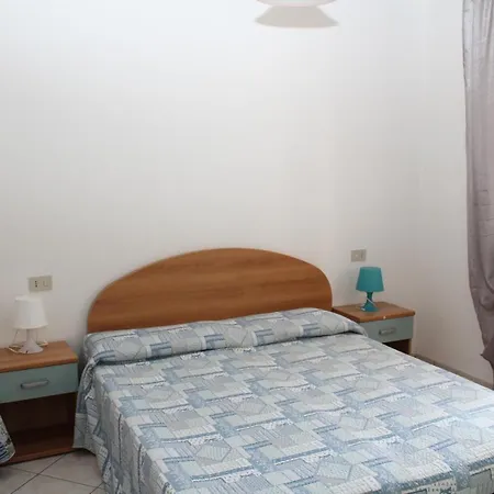 Isidora 02 *